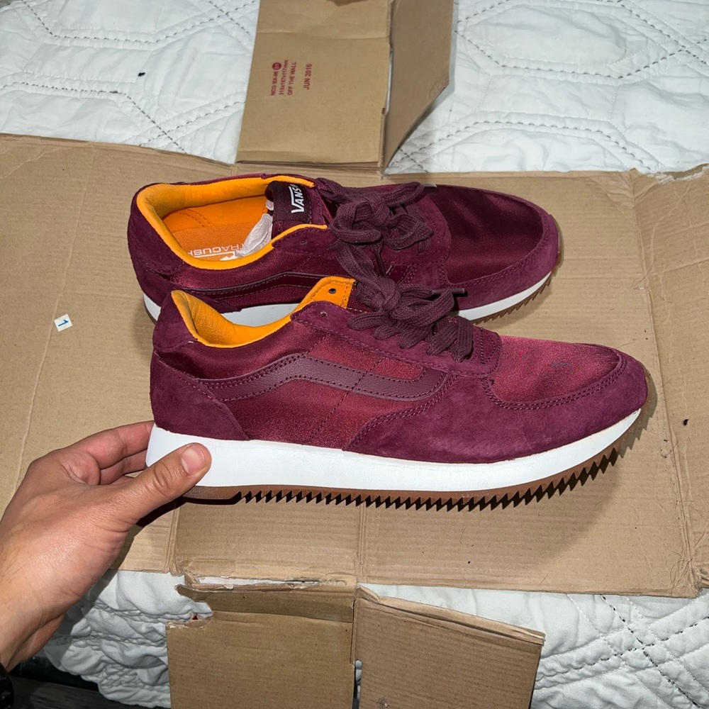 Vans - Picture 2 of 2